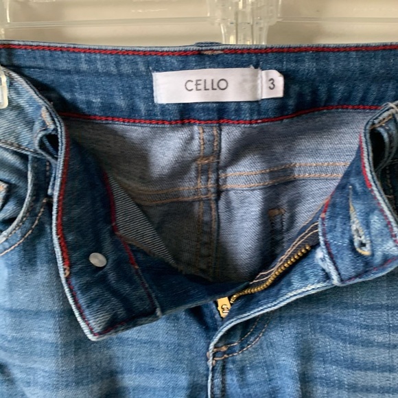 Ripped Jeans - Picture 3 of 7